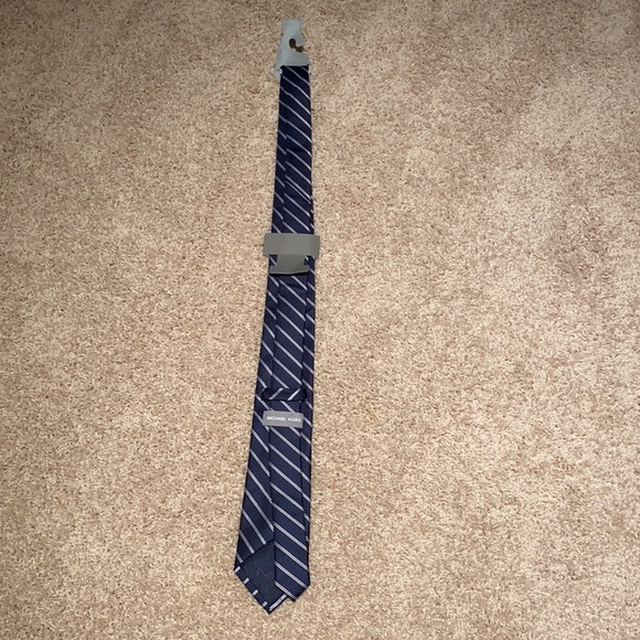 Michael Kors never used tie - Picture 3 of 4